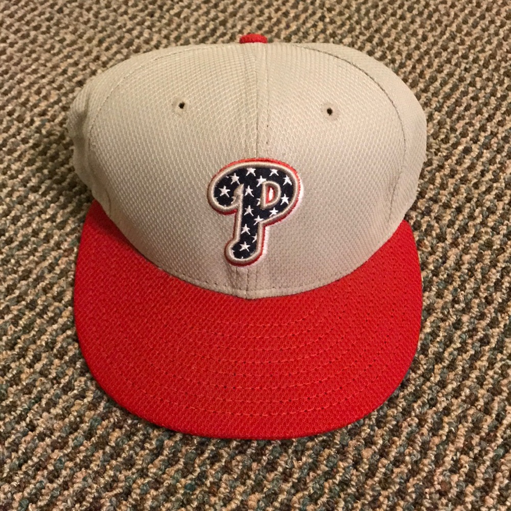 PHILLIES fitted hat - size 7 and 1/4